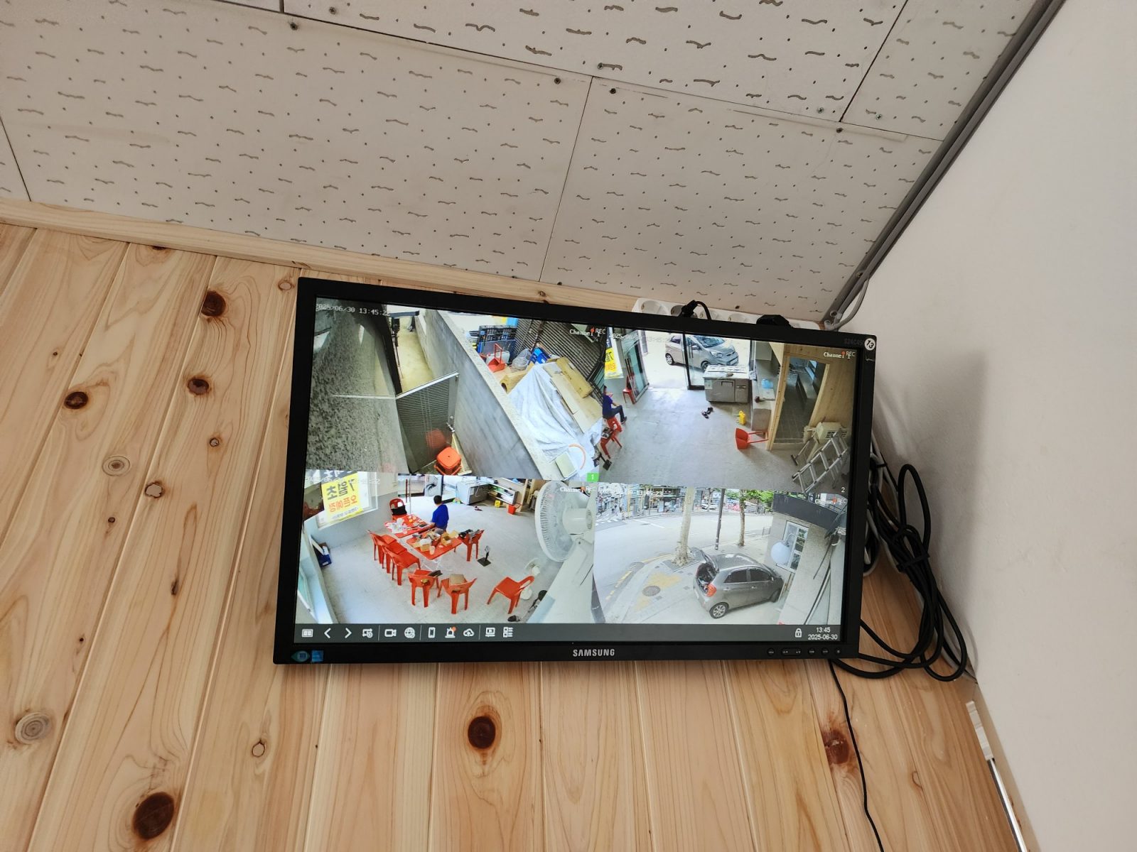 병원 CCTV 계약 안내 배선 작업 이미지